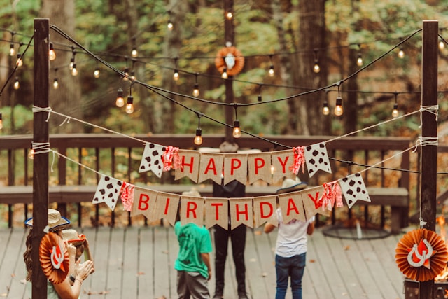 Dix Idées Uniques pour des Fêtes d’Anniversaire en Suisse